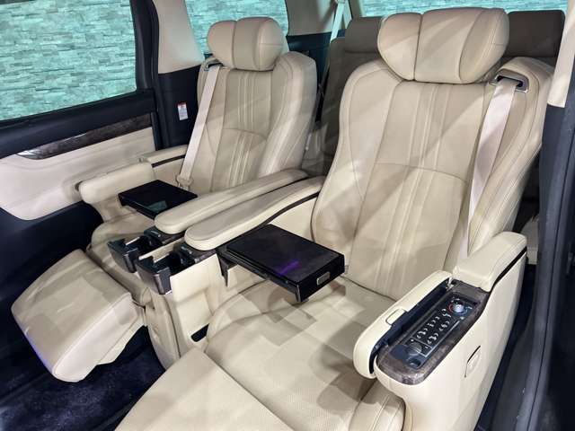 トヨタ アルファード ３．５ エグゼクティブ ラウンジ Ｓ ４ＷＤ R2年 (関東) 99