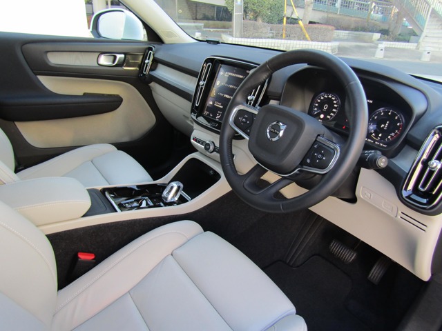 ボルボ ＸＣ４０ Ｂ４ ＡＷＤ インスクリプション ４ＷＤ R3年 (関東) 99
