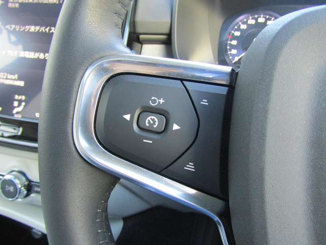 ボルボ ＸＣ４０ Ｂ４ ＡＷＤ インスクリプション ４ＷＤ R3年 (関東) 99
