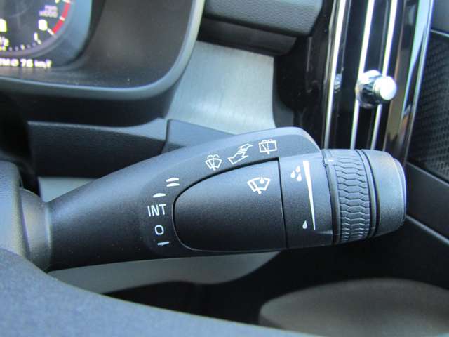 ボルボ ＸＣ４０ Ｂ４ ＡＷＤ インスクリプション ４ＷＤ R3年 (関東) 99
