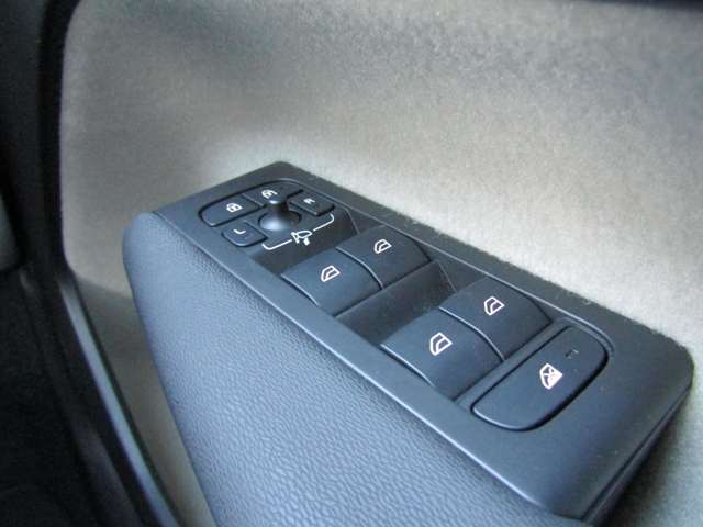 ボルボ ＸＣ４０ Ｂ４ ＡＷＤ インスクリプション ４ＷＤ R3年 (関東) 99