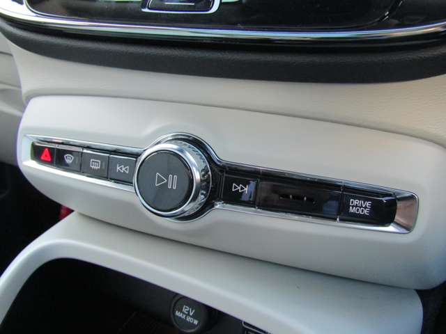 ボルボ ＸＣ４０ Ｂ４ ＡＷＤ インスクリプション ４ＷＤ R3年 (関東) 99