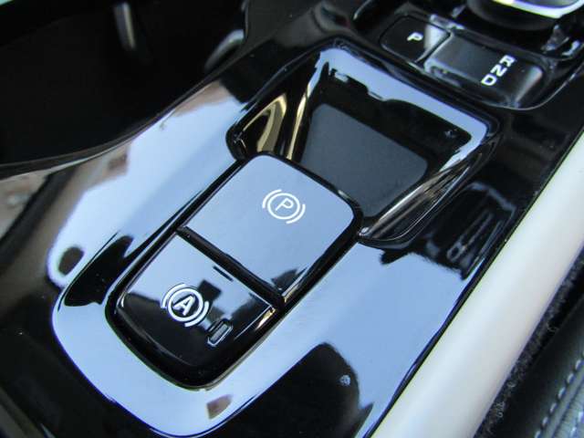 ボルボ ＸＣ４０ Ｂ４ ＡＷＤ インスクリプション ４ＷＤ R3年 (関東) 99