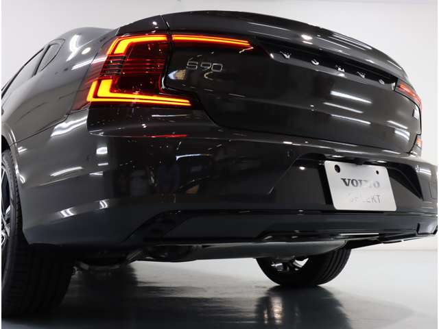 ボルボ Ｓ９０ リチャージ アルティメット Ｔ８ ＡＷＤ プラグイン ハイブリッド ４ＷＤ R5年 (関東) 99
