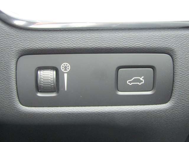 ボルボ ＸＣ６０ Ｂ６ ＡＷＤ Ｒデザイン ４ＷＤ R4年 (関東) 99