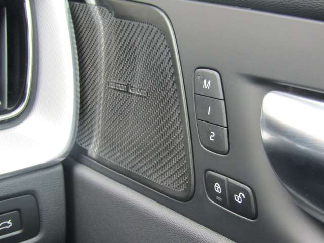 ボルボ ＸＣ６０ Ｂ６ ＡＷＤ Ｒデザイン ４ＷＤ R4年 (関東) 99