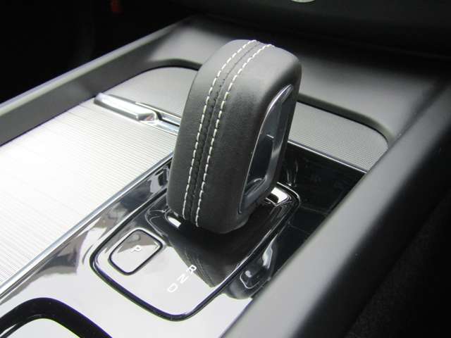 ボルボ ＸＣ６０ Ｂ６ ＡＷＤ Ｒデザイン ４ＷＤ R4年 (関東) 99