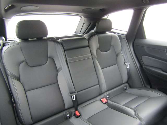 ボルボ ＸＣ６０ Ｂ６ ＡＷＤ Ｒデザイン ４ＷＤ R4年 (関東) 99