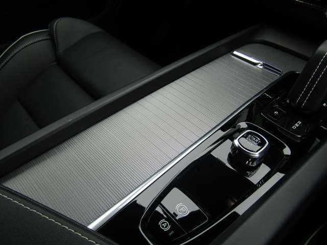 ボルボ ＸＣ６０ Ｂ６ ＡＷＤ Ｒデザイン ４ＷＤ R4年 (関東) 99