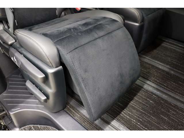 トヨタ アルファード ２．５ Ｓ タイプゴールドＩＩＩ R4年 (東海) 99