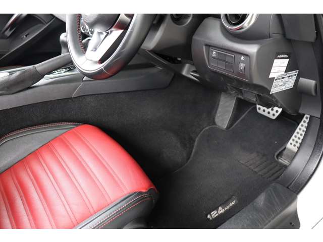 アバルト １２４　スパイダー １．４ H29年 (近畿) 99