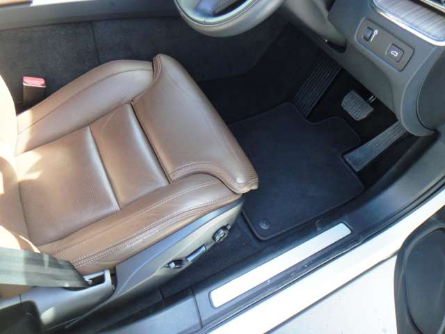 ボルボ ＸＣ６０ Ｂ５ ＡＷＤ インスクリプション ４ＷＤ R3年 (東北) 99