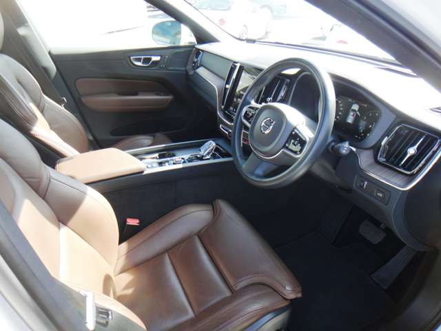 ボルボ ＸＣ６０ Ｂ５ ＡＷＤ インスクリプション ４ＷＤ R3年 (東北) 99