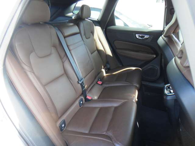 ボルボ ＸＣ６０ Ｂ５ ＡＷＤ インスクリプション ４ＷＤ R3年 (東北) 99