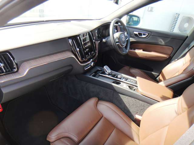 ボルボ ＸＣ６０ Ｂ５ ＡＷＤ インスクリプション ４ＷＤ R3年 (東北) 99