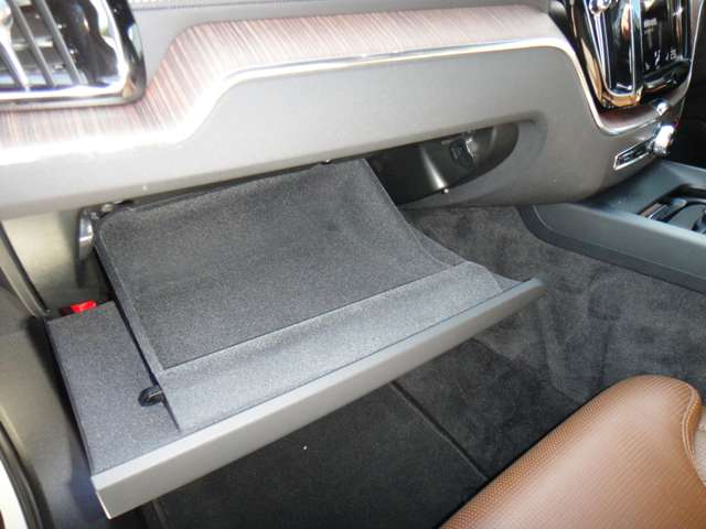 ボルボ ＸＣ６０ Ｂ５ ＡＷＤ インスクリプション ４ＷＤ R3年 (東北) 99