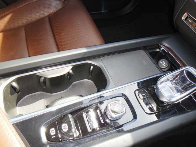 ボルボ ＸＣ６０ Ｂ５ ＡＷＤ インスクリプション ４ＷＤ R3年 (東北) 99