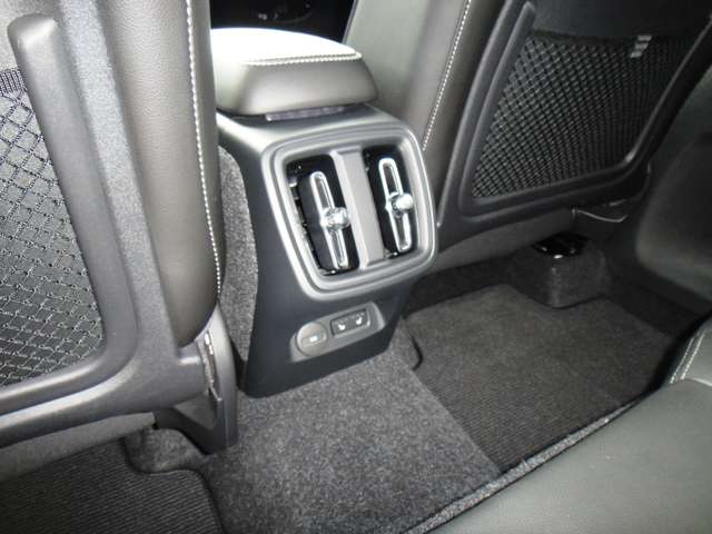 ボルボ ＸＣ４０ Ｔ４ ＡＷＤ インスクリプション ４ＷＤ R1年 (東北) 99