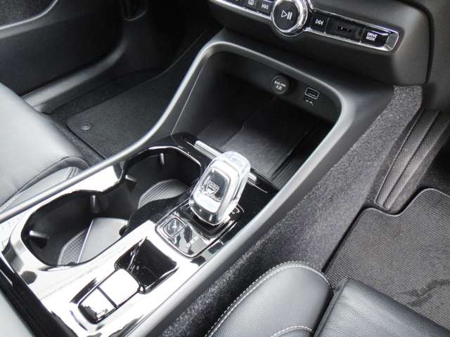 ボルボ ＸＣ４０ Ｔ４ ＡＷＤ インスクリプション ４ＷＤ R1年 (東北) 99