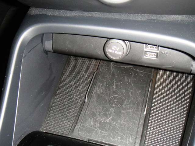 ボルボ ＸＣ４０ Ｔ４ ＡＷＤ インスクリプション ４ＷＤ R1年 (東北) 99