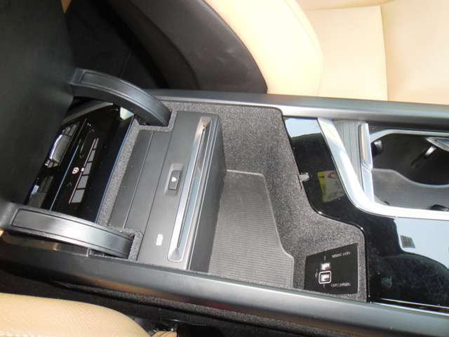 ボルボ Ｖ９０ Ｔ５　モメンタム H29年 (東北) 99