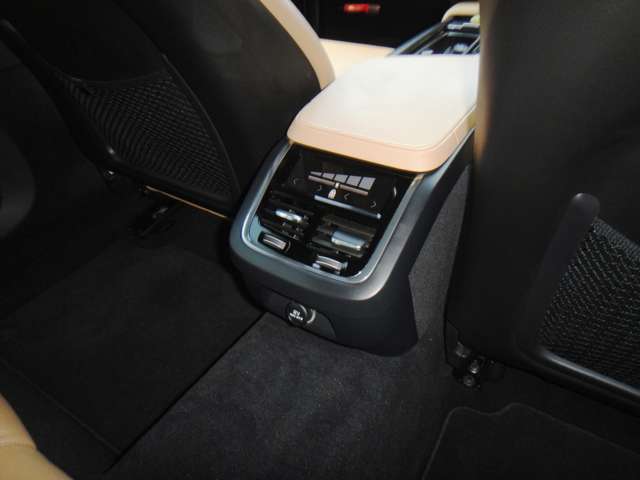 ボルボ Ｖ９０ Ｔ５　モメンタム H29年 (東北) 99