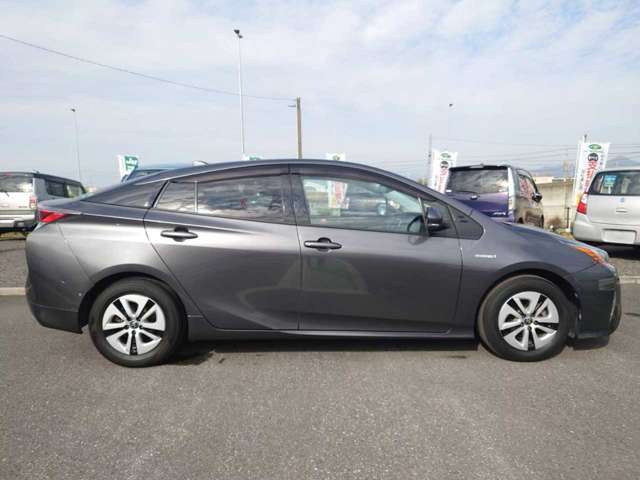 トヨタ プリウス １．８ Ａ H28年 (関東) 99