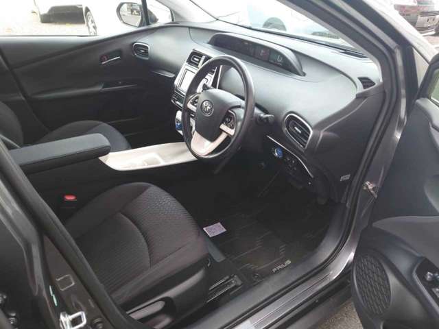 トヨタ プリウス １．８ Ａ H28年 (関東) 99