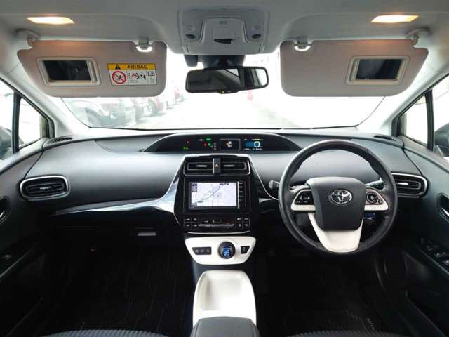 トヨタ プリウス １．８ Ａ H28年 (関東) 99