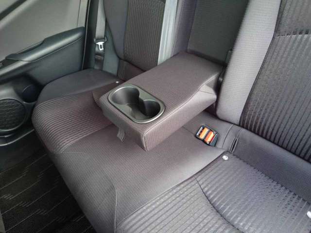 トヨタ プリウス １．８ Ａ H28年 (関東) 99