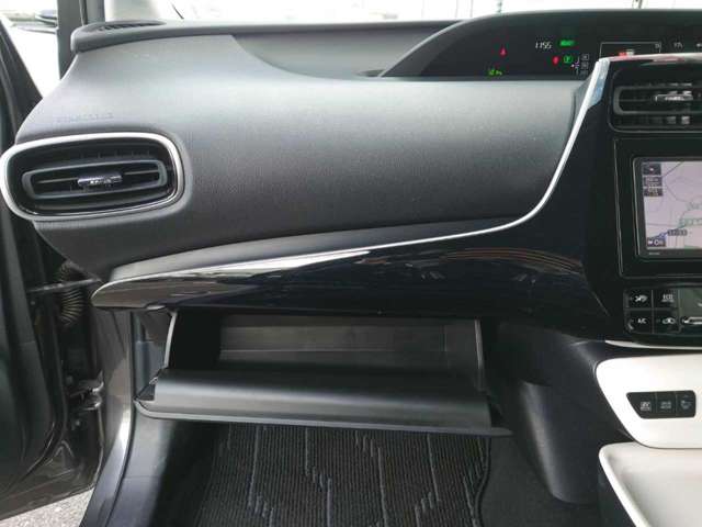 トヨタ プリウス １．８ Ａ H28年 (関東) 99