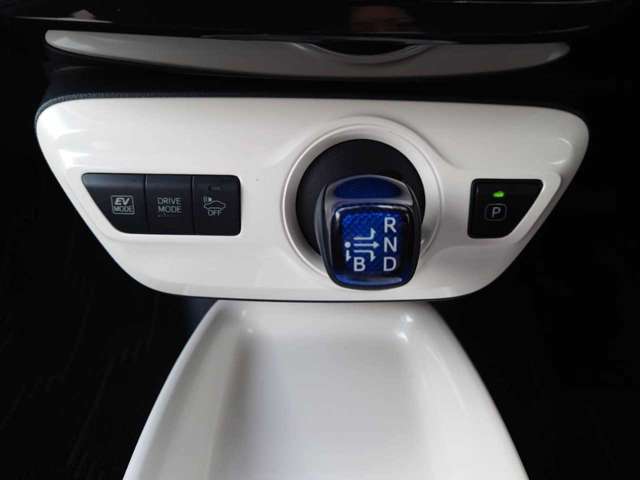 トヨタ プリウス １．８ Ａ H28年 (関東) 99