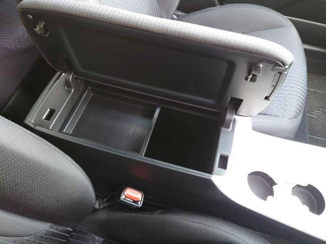 トヨタ プリウス １．８ Ａ H28年 (関東) 99