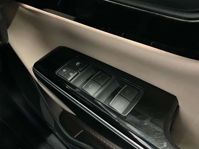 トヨタ クラウン　ハイブリッド ハイブリッド ２．５ Ｇ エグゼクティブ ＦＯＵＲ ４ＷＤ R1年 (北海道) 99