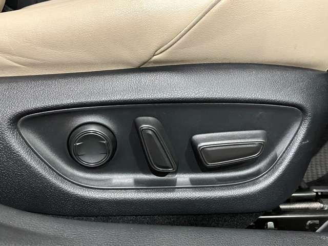 トヨタ クラウン　ハイブリッド ハイブリッド ２．５ Ｇ エグゼクティブ ＦＯＵＲ ４ＷＤ R1年 (北海道) 99