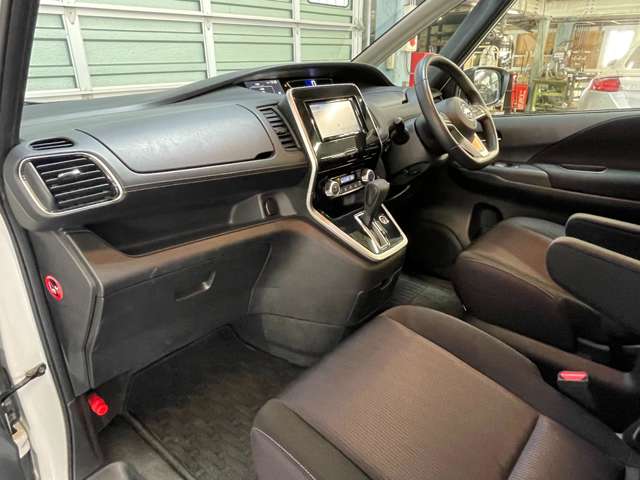 日産 セレナ ２．０ ハイウェイスター Ｖセレクション ４ＷＤ H30年 (関東) 99