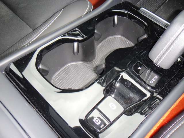 ボルボ ＸＣ４０ Ｔ５ ＡＷＤ Ｒデザイン ４ＷＤ R1年 (東北) 99