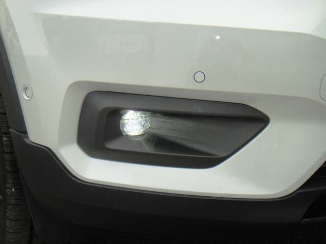 ボルボ ＸＣ４０ Ｔ５ ＡＷＤ Ｒデザイン ４ＷＤ R1年 (東北) 99