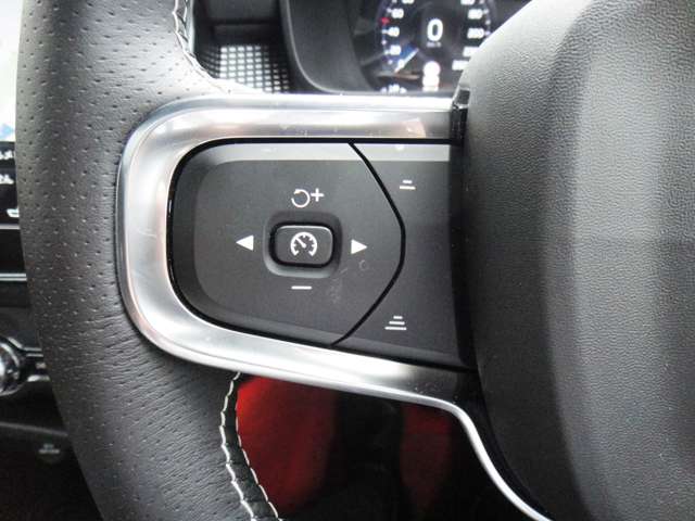 ボルボ ＸＣ４０ Ｔ５ ＡＷＤ Ｒデザイン ４ＷＤ R1年 (東北) 99