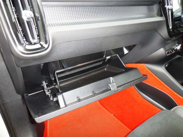 ボルボ ＸＣ４０ Ｔ５ ＡＷＤ Ｒデザイン ４ＷＤ R1年 (東北) 99