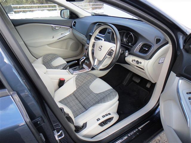 ボルボ Ｖ４０クロスカントリー Ｔ５ ＡＷＤ モメンタム ４ＷＤ H28年 (東北) 99