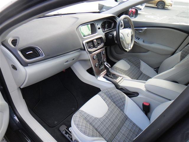 ボルボ Ｖ４０クロスカントリー Ｔ５ ＡＷＤ モメンタム ４ＷＤ H28年 (東北) 99