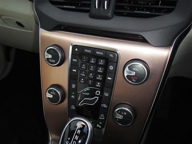 ボルボ Ｖ４０クロスカントリー Ｔ５ ＡＷＤ モメンタム ４ＷＤ H28年 (東北) 99