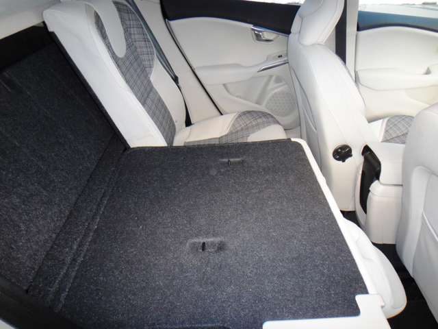 ボルボ Ｖ４０クロスカントリー Ｔ５ ＡＷＤ モメンタム ４ＷＤ H28年 (東北) 99