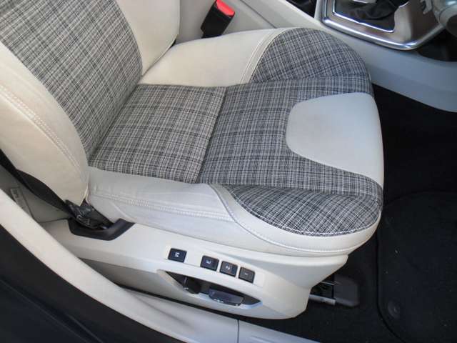 ボルボ Ｖ４０クロスカントリー Ｔ５ ＡＷＤ モメンタム ４ＷＤ H28年 (東北) 99