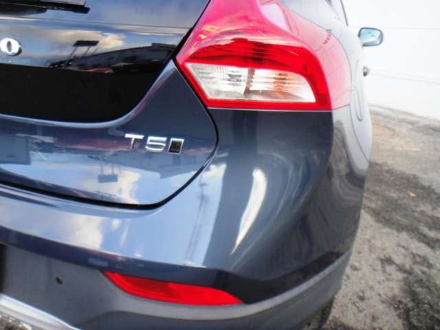 ボルボ Ｖ４０クロスカントリー Ｔ５ ＡＷＤ モメンタム ４ＷＤ H28年 (東北) 99