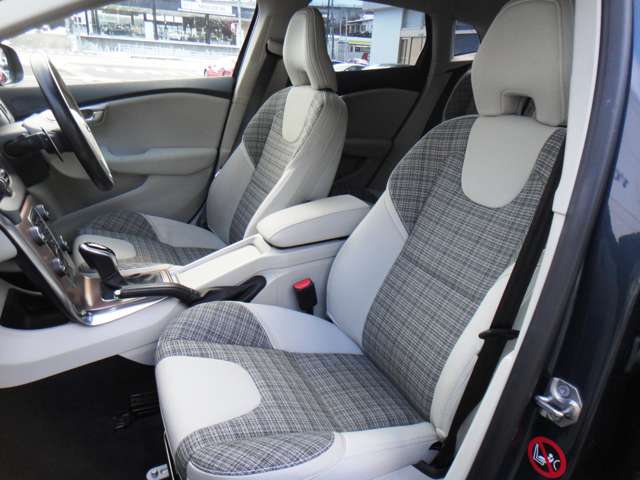 ボルボ Ｖ４０クロスカントリー Ｔ５ ＡＷＤ モメンタム ４ＷＤ H28年 (東北) 99