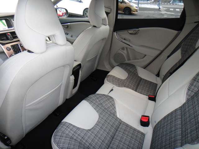 ボルボ Ｖ４０クロスカントリー Ｔ５ ＡＷＤ モメンタム ４ＷＤ H28年 (東北) 99