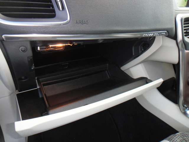 ボルボ Ｖ４０クロスカントリー Ｔ５ ＡＷＤ モメンタム ４ＷＤ H28年 (東北) 99