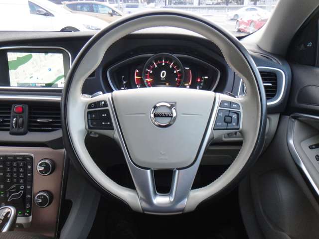 ボルボ Ｖ４０クロスカントリー Ｔ５ ＡＷＤ モメンタム ４ＷＤ H28年 (東北) 99